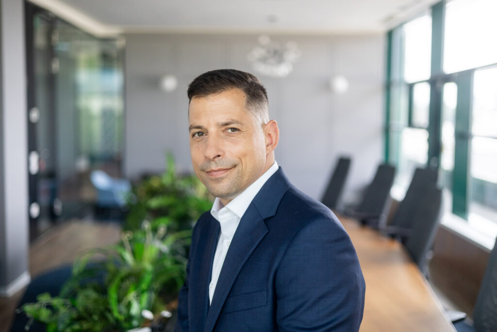 Gabor-Olajos-1024x683 Potrivit unui studiu realizat de Pluxee România, lipsa siguranței psihologice și reziliența scăzută sunt factorii care pot sta la baza deciziei angajaților privind schimbarea locului de muncă